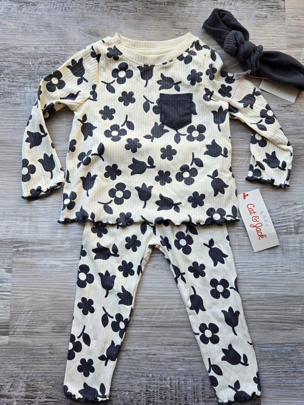Cat & Jack Cream and Black Floral Ribbed 3 Piece Set with Pocket Size 12 Months